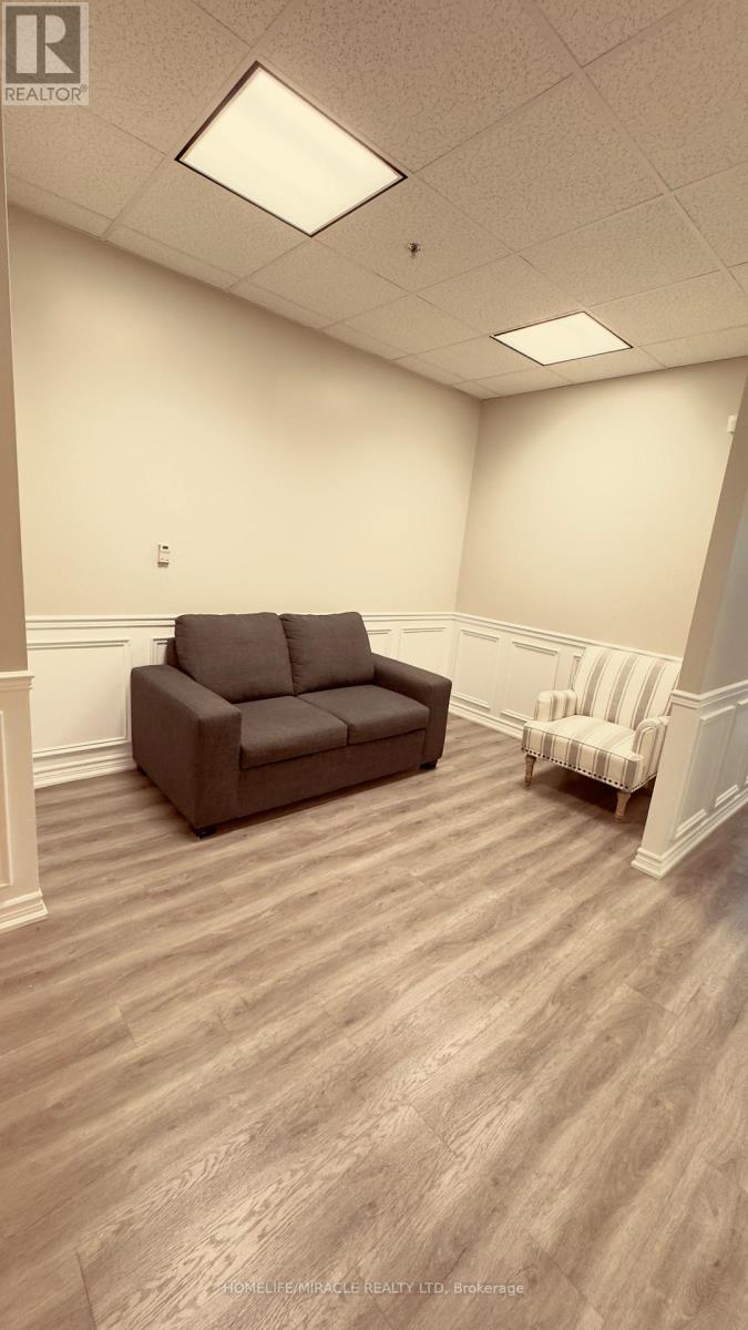 413 - 2250 Bovaird Drive, Brampton, Ontario  L6R 0W3 - Photo 5 - W12481698