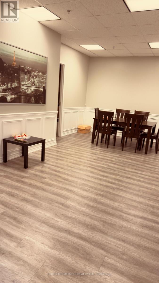 413 - 2250 Bovaird Drive, Brampton, Ontario  L6R 0W3 - Photo 8 - W12481698