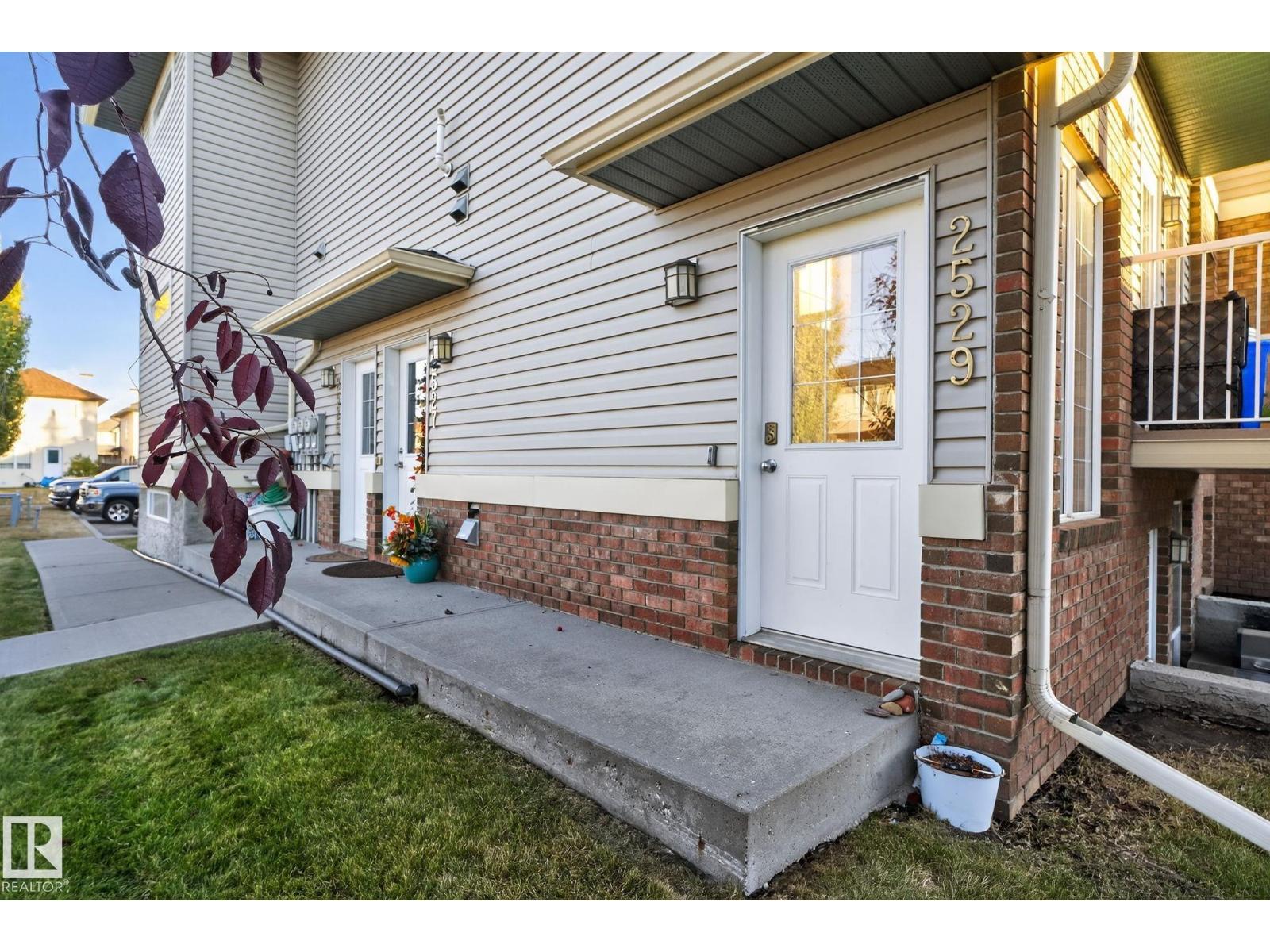 2529 30 Av Nw, Edmonton, Alberta  T5T 2A1 - Photo 2 - E4463651