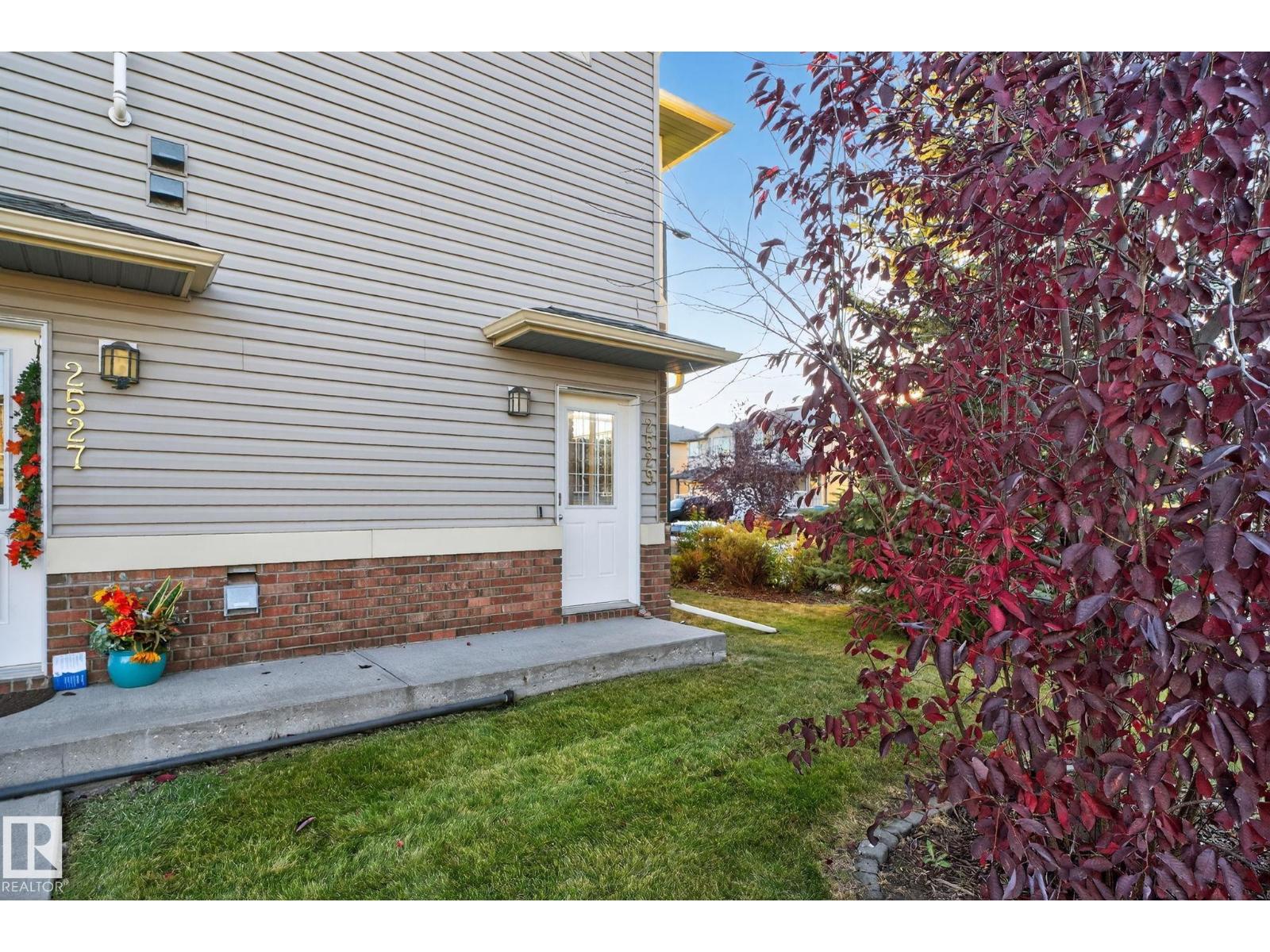 2529 30 Av Nw, Edmonton, Alberta  T5T 2A1 - Photo 4 - E4463651