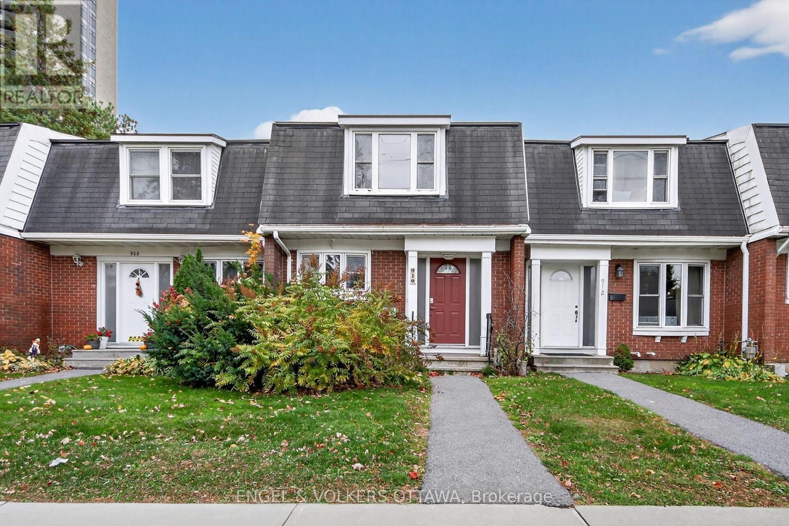 8 - 910 DYNES ROAD, Ottawa, Ontario