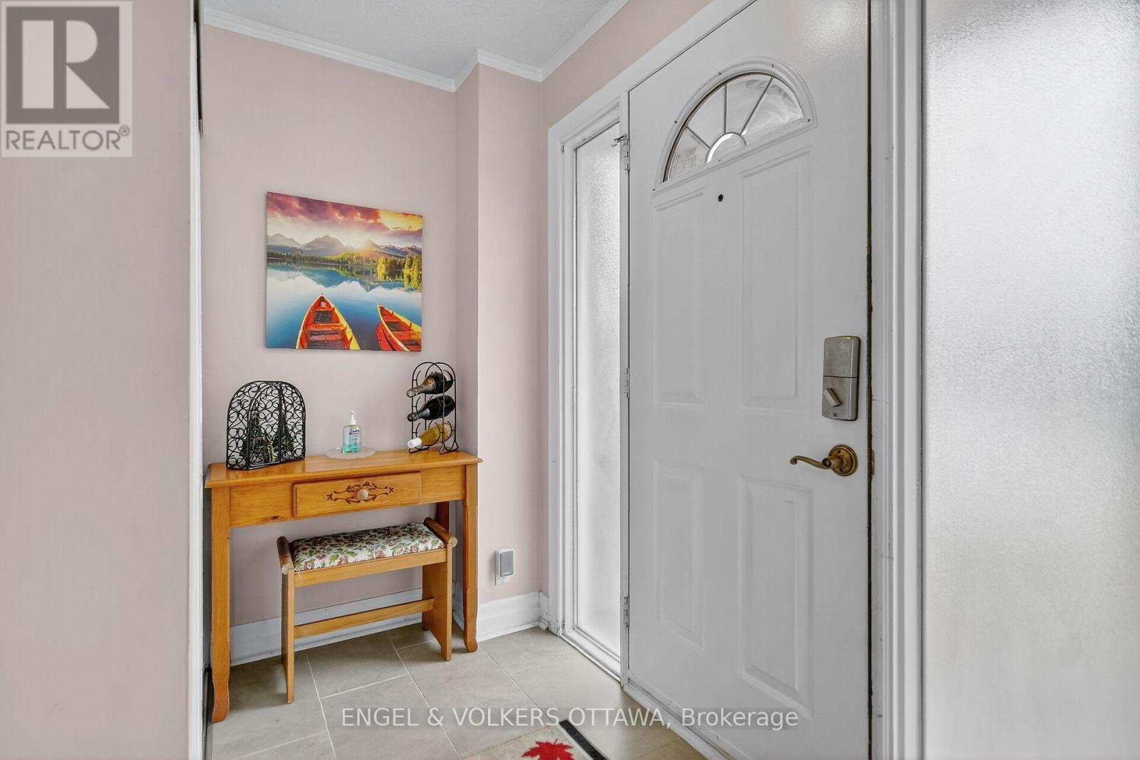 910 Dynes Road, Ottawa, Ontario  K2C 0G8 - Photo 2 - X12484266