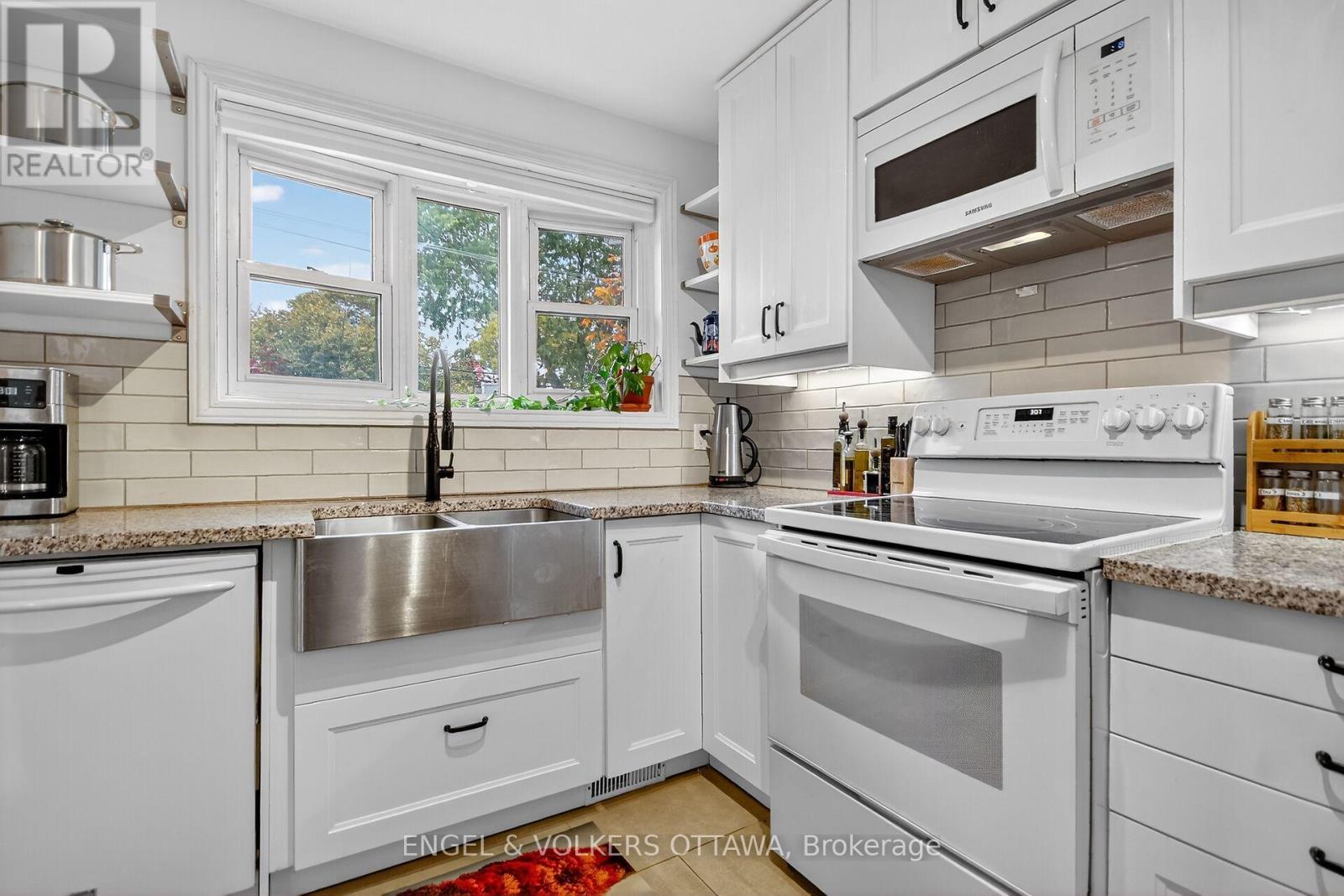 910 Dynes Road, Ottawa, Ontario  K2C 0G8 - Photo 4 - X12484266