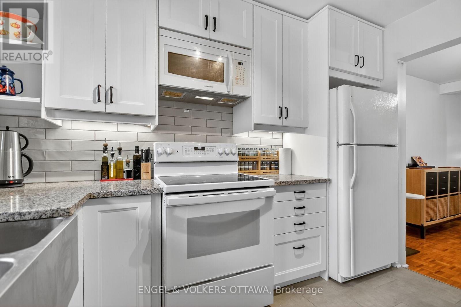 910 Dynes Road, Ottawa, Ontario  K2C 0G8 - Photo 5 - X12484266