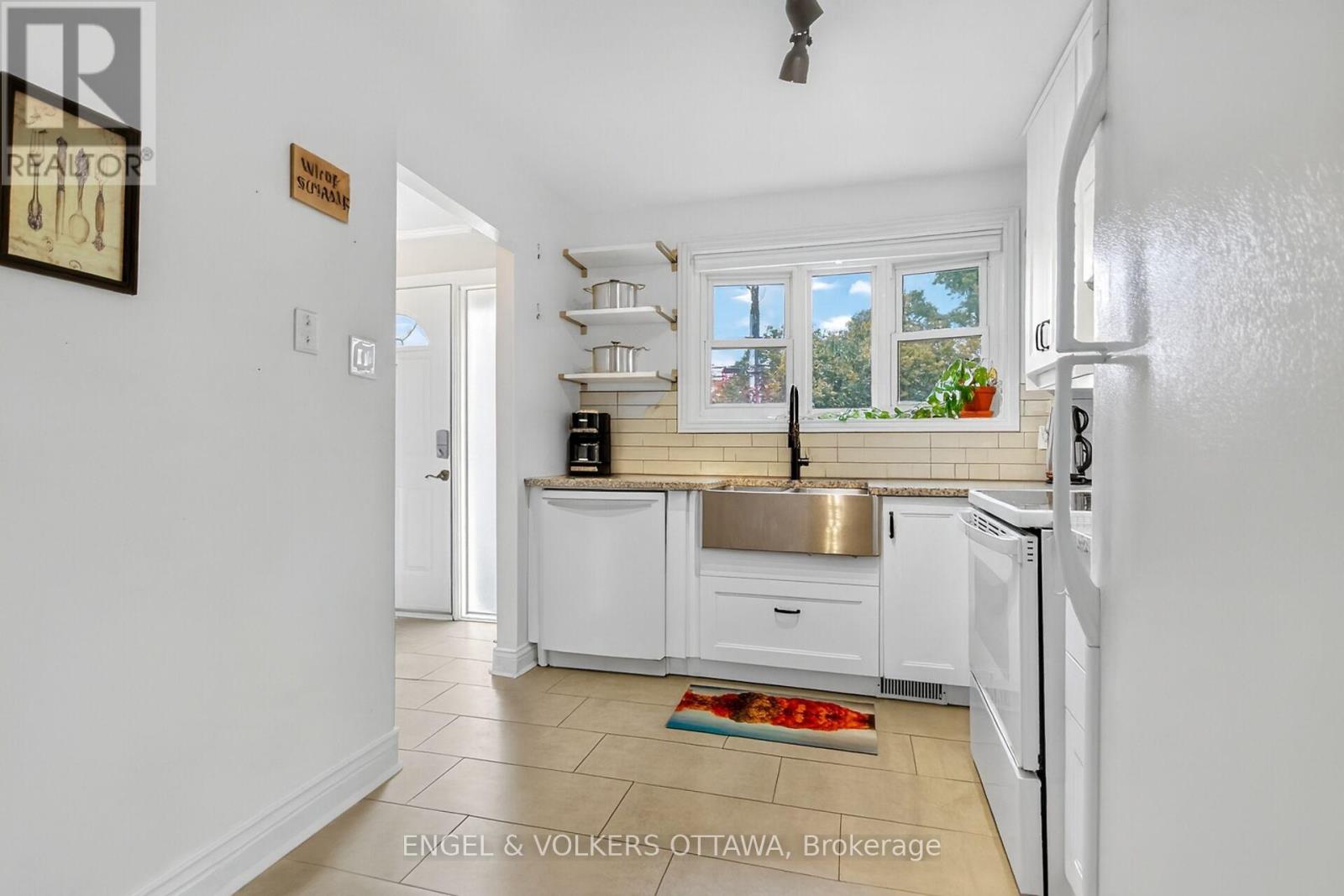 910 Dynes Road, Ottawa, Ontario  K2C 0G8 - Photo 6 - X12484266