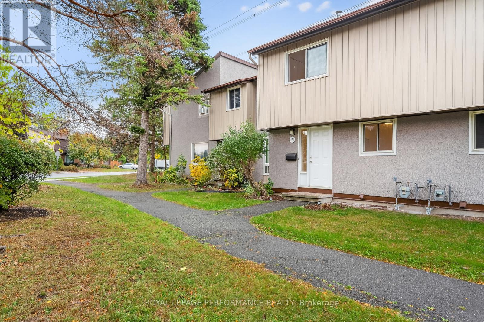 118 - 176 Woodfield Drive, Ottawa, Ontario  K2G 3W8 - Photo 2 - X12484294
