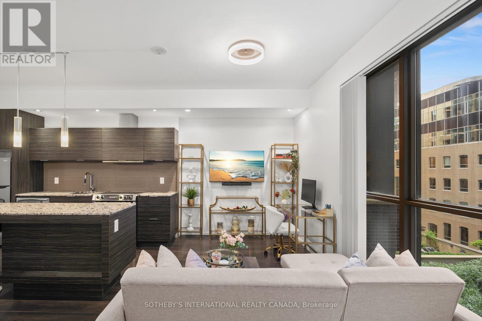 415 - 8 CHARLOTTE STREET, Toronto, Ontario