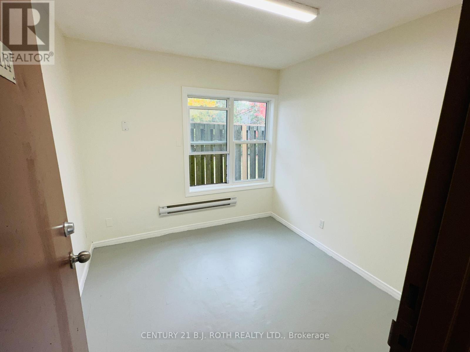 24 North Street N, Barrie, Ontario  L4M 2R9 - Photo 33 - S12251612