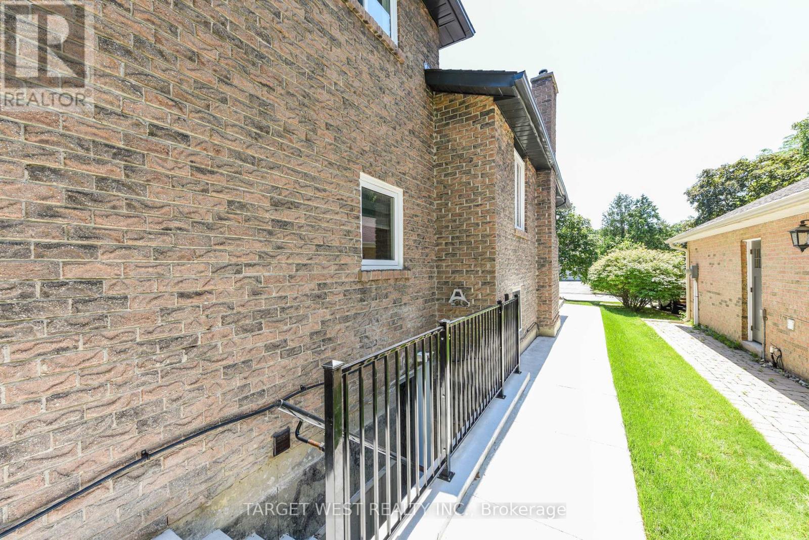 1263 Crestdale Road, Mississauga (Lorne Park), Ontario  L5H 1X8 - Photo 16 - W12457225