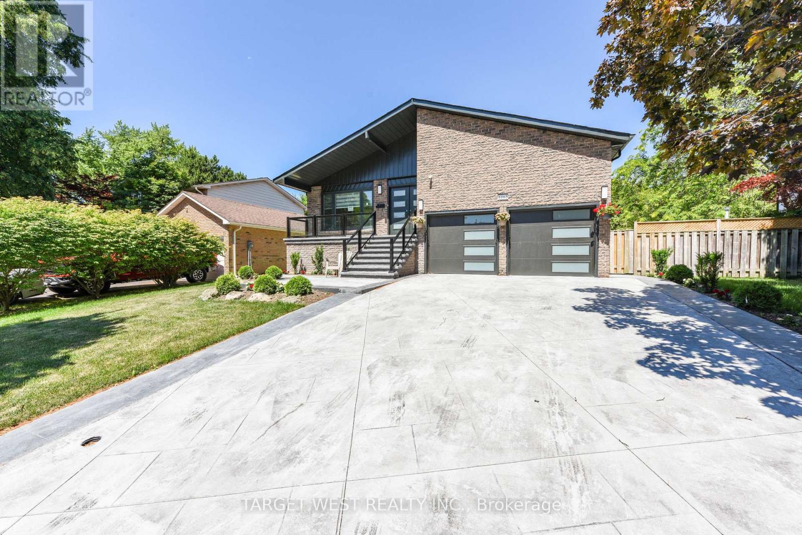 1263 Crestdale Road, Mississauga (Lorne Park), Ontario  L5H 1X8 - Photo 3 - W12457225