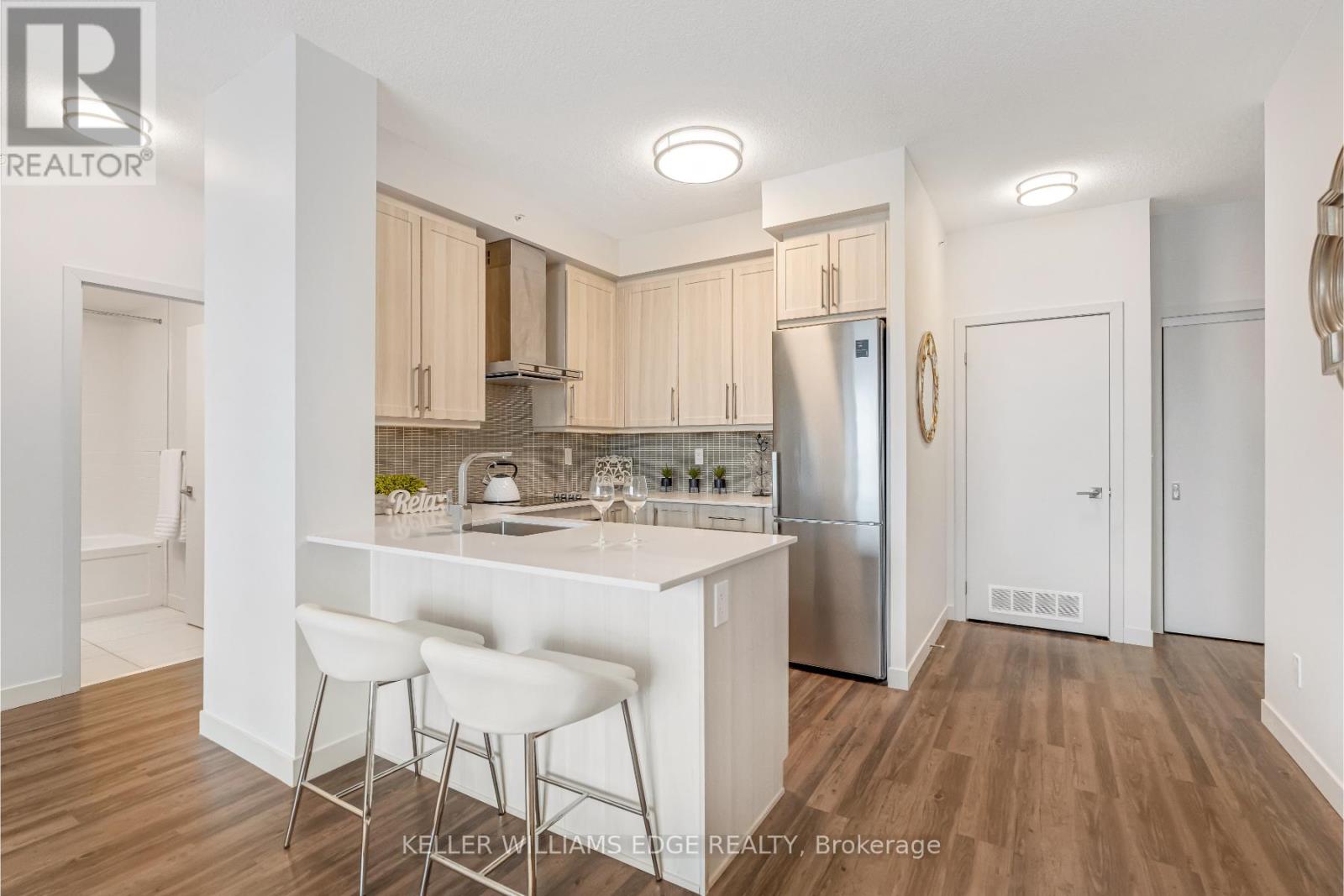 1406 - 2081 Fairview Street, Burlington, Ontario  L7R 0E4 - Photo 3 - W12466372