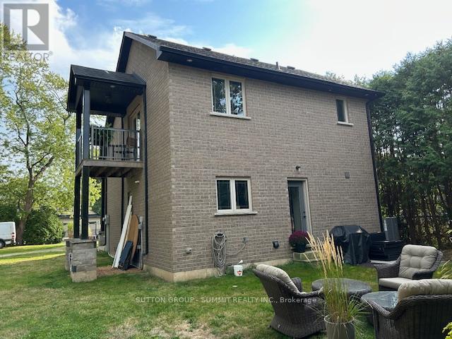 153 Blair Lane, Hamilton, Ontario  L9G 1B8 - Photo 4 - X12484208