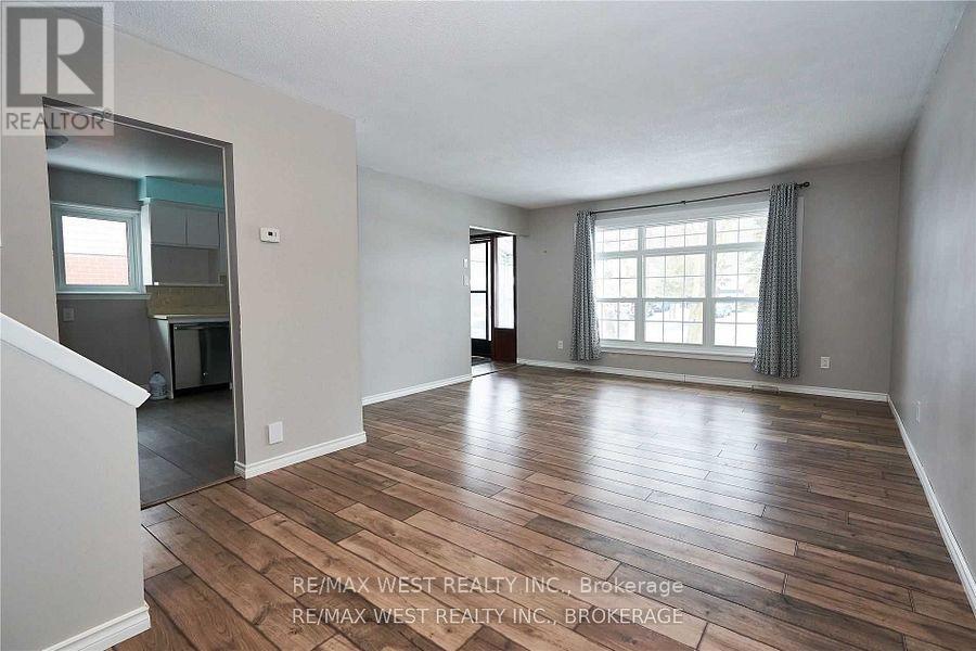 323 Centre Street, Shelburne, Ontario  L9V 2Y6 - Photo 4 - X12484211