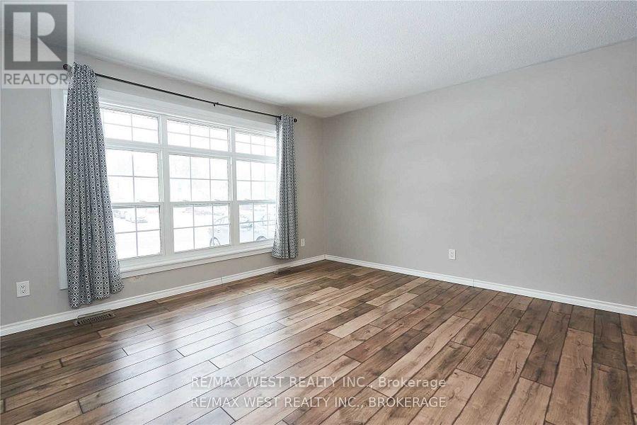 323 Centre Street, Shelburne, Ontario  L9V 2Y6 - Photo 5 - X12484211