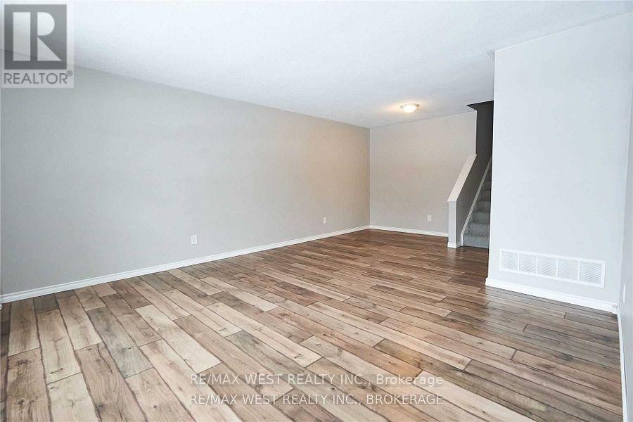 323 Centre Street, Shelburne, Ontario  L9V 2Y6 - Photo 6 - X12484211