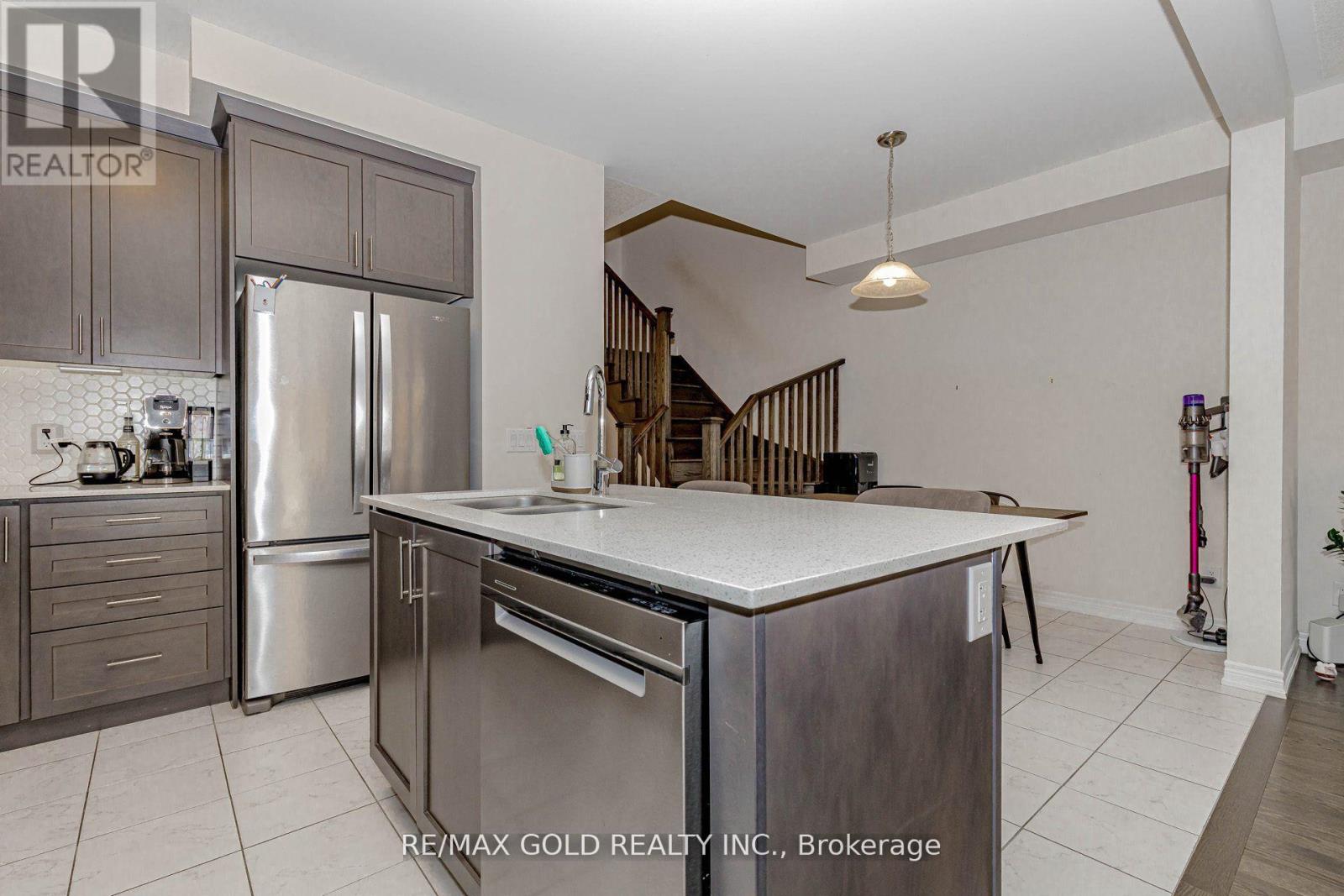 46 Reistwood Drive, Kitchener, Ontario  N2R 0N8 - Photo 13 - X12484242