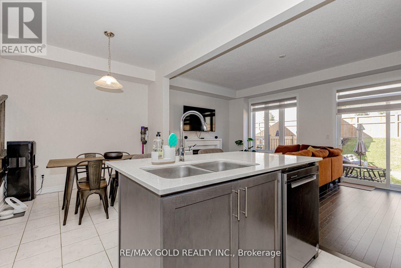 46 Reistwood Drive, Kitchener, Ontario  N2R 0N8 - Photo 14 - X12484242