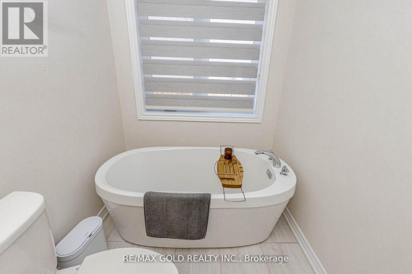 46 Reistwood Drive, Kitchener, Ontario  N2R 0N8 - Photo 24 - X12484242