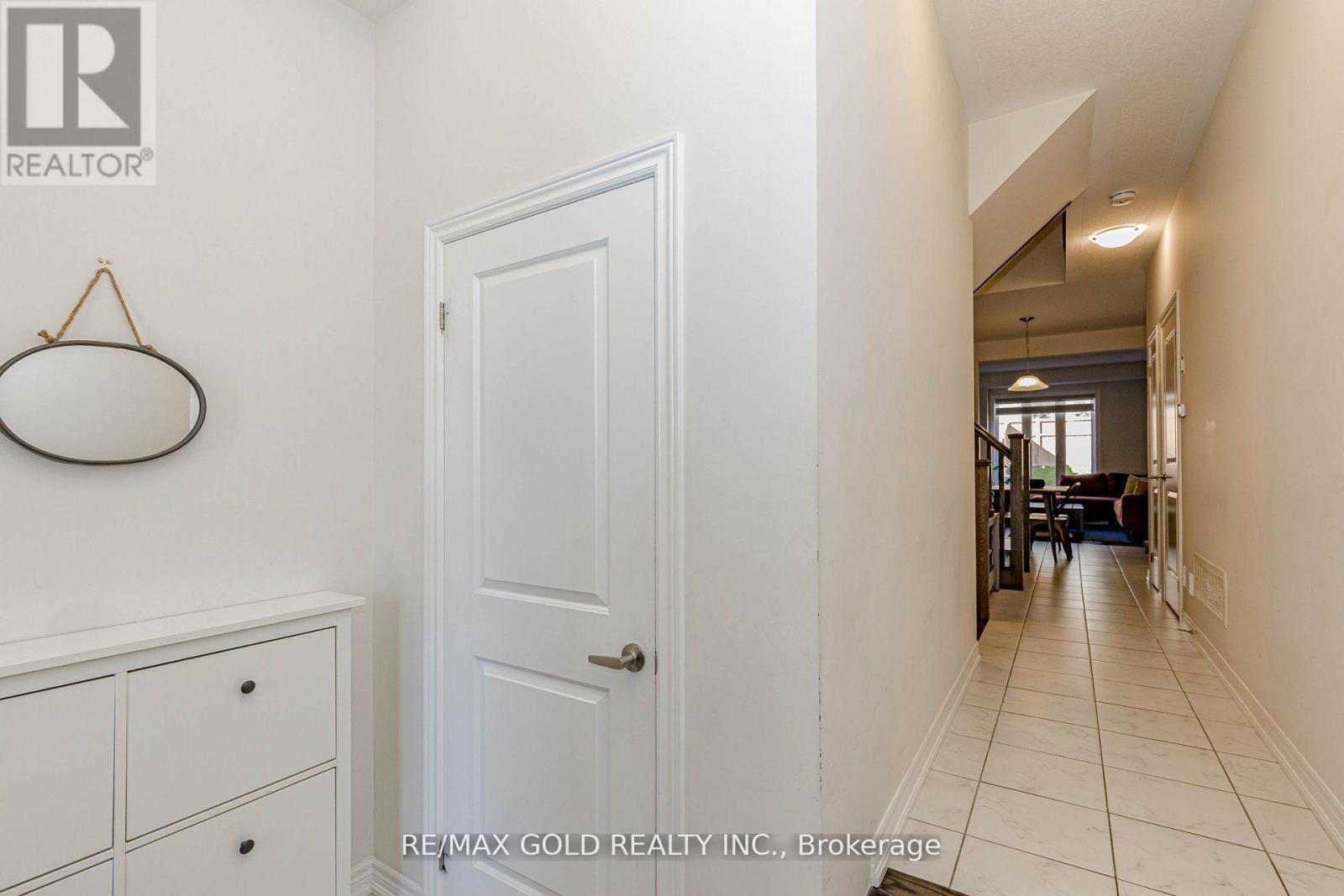 46 Reistwood Drive, Kitchener, Ontario  N2R 0N8 - Photo 5 - X12484242