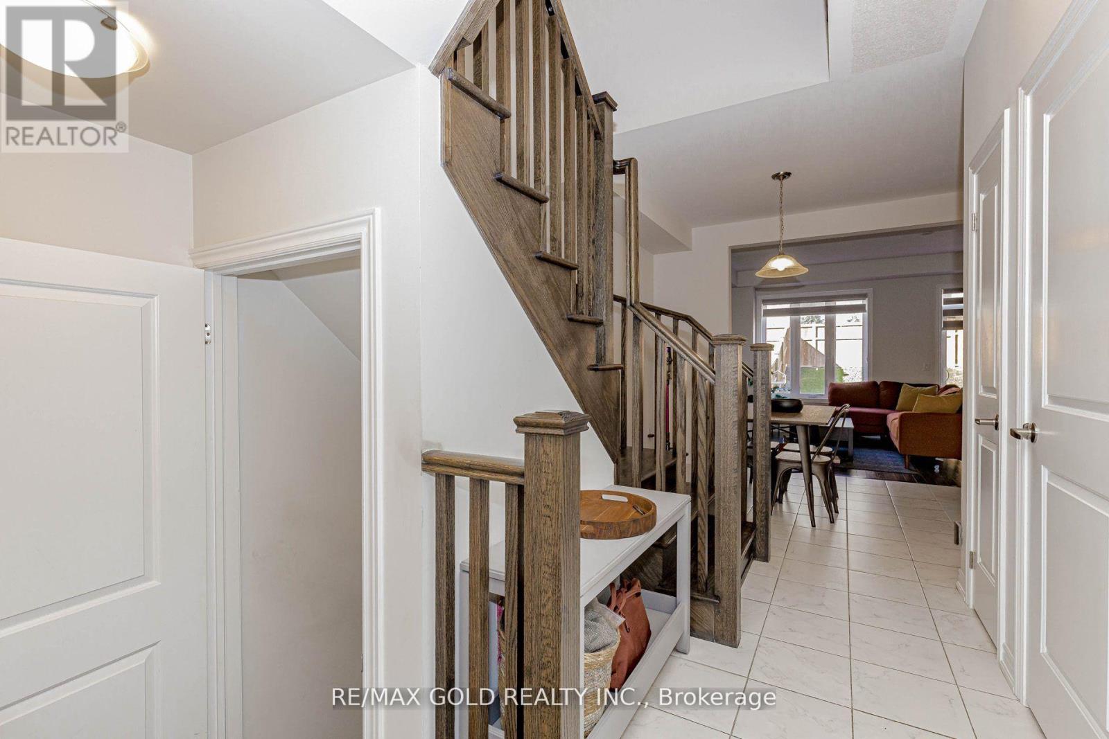 46 Reistwood Drive, Kitchener, Ontario  N2R 0N8 - Photo 6 - X12484242