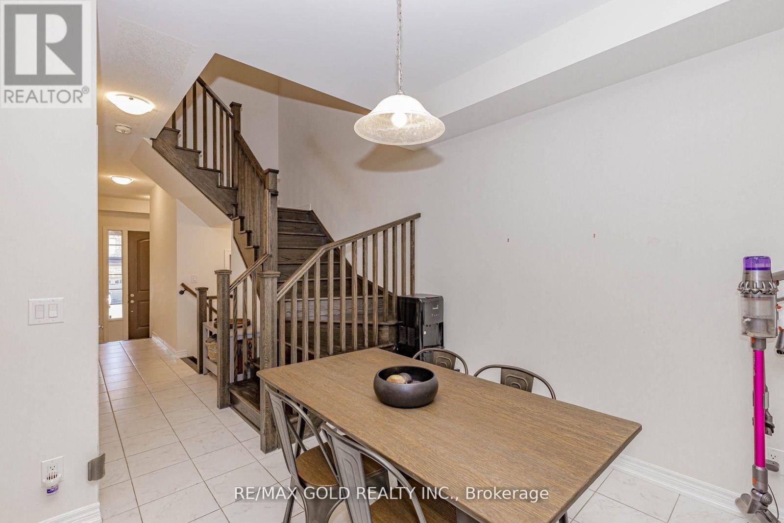 46 Reistwood Drive, Kitchener, Ontario  N2R 0N8 - Photo 8 - X12484242