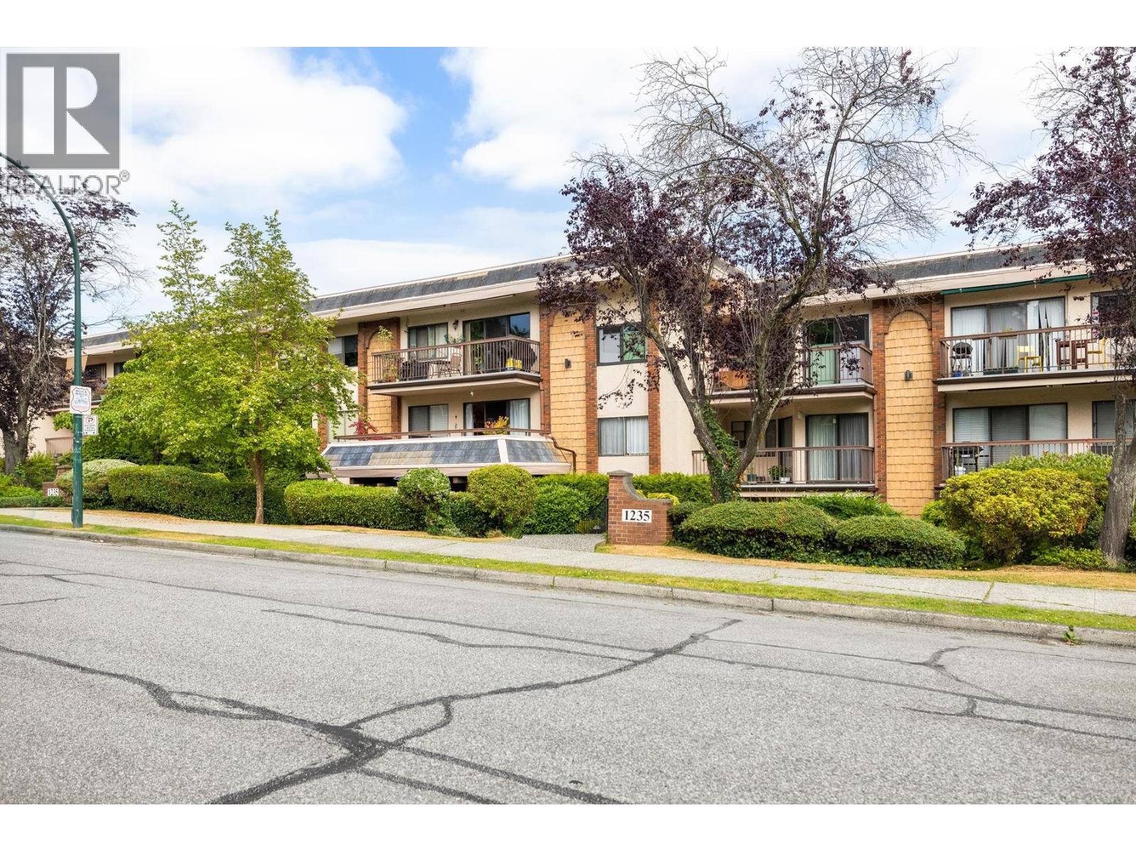 301 1235 W 15th Avenue, Vancouver, British Columbia  V6H 1S1 - Photo 1 - R3062079