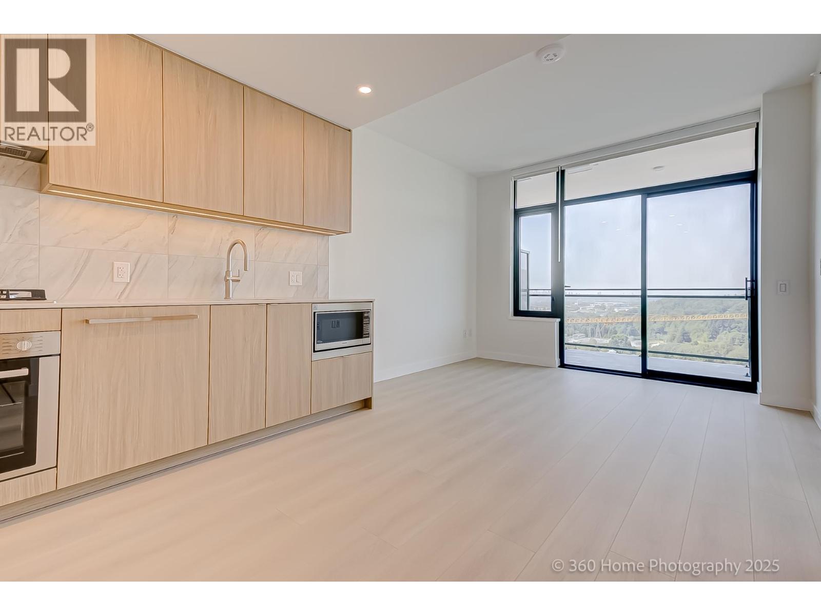 2304 626 Claremont Street, Coquitlam, British Columbia  V3J 0T1 - Photo 2 - R3062082