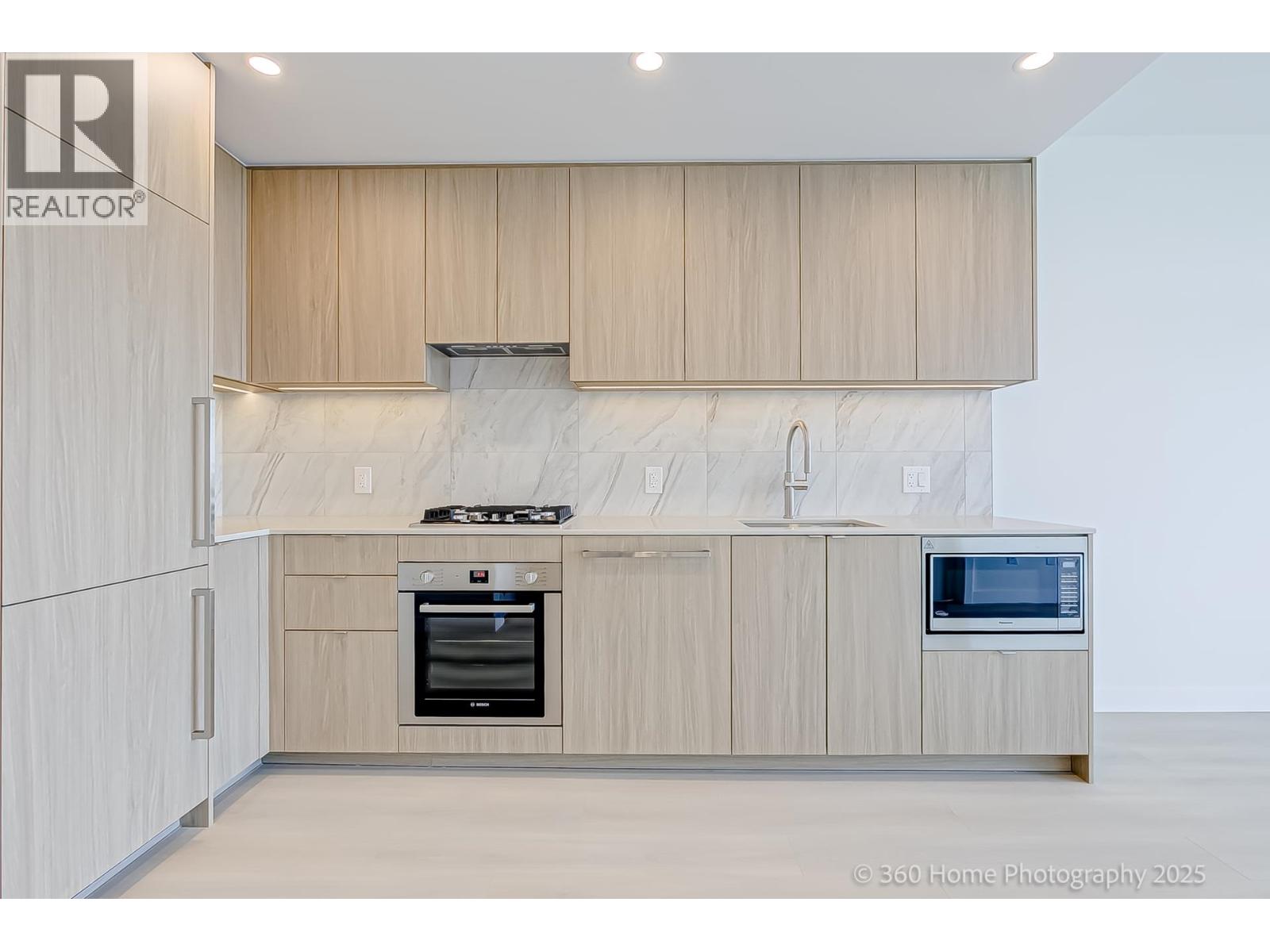 2304 626 Claremont Street, Coquitlam, British Columbia  V3J 0T1 - Photo 5 - R3062082