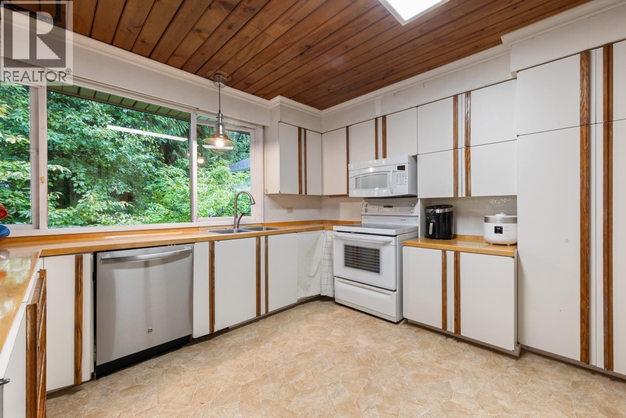 977 Belvedere Drive, North Vancouver, British Columbia  V7R 2C2 - Photo 10 - R3062090