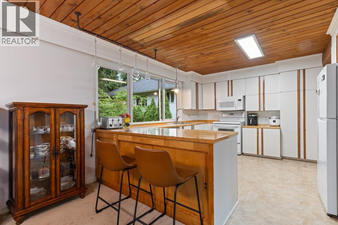 977 Belvedere Drive, North Vancouver, British Columbia  V7R 2C2 - Photo 9 - R3062090