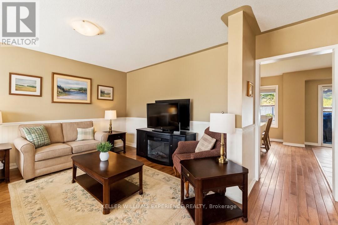38 Truax Crescent, Essa, Ontario  L3W 0C2 - Photo 7 - N12474464