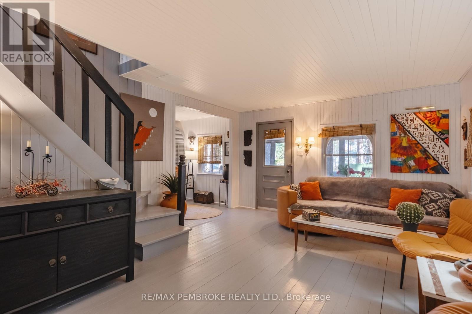 127 Alexandra Street, Petawawa, Ontario  K8H 2R2 - Photo 11 - X12484285