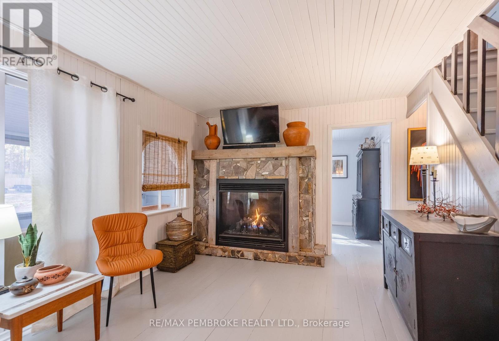 127 Alexandra Street, Petawawa, Ontario  K8H 2R2 - Photo 12 - X12484285