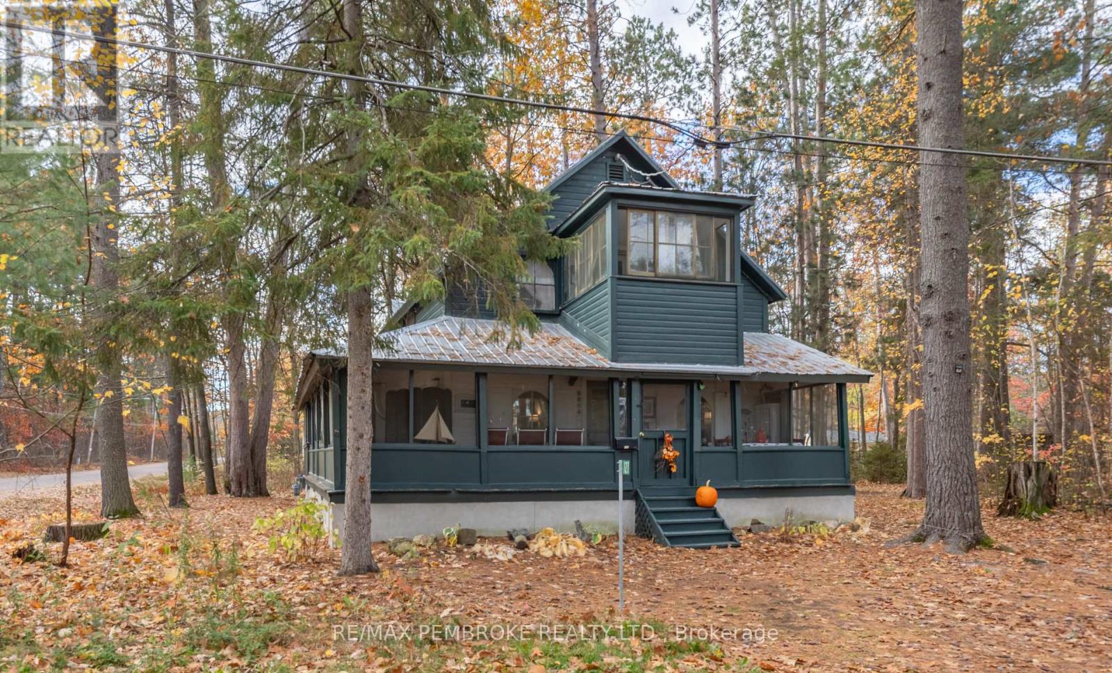 127 Alexandra Street, Petawawa, Ontario  K8H 2R2 - Photo 2 - X12484285