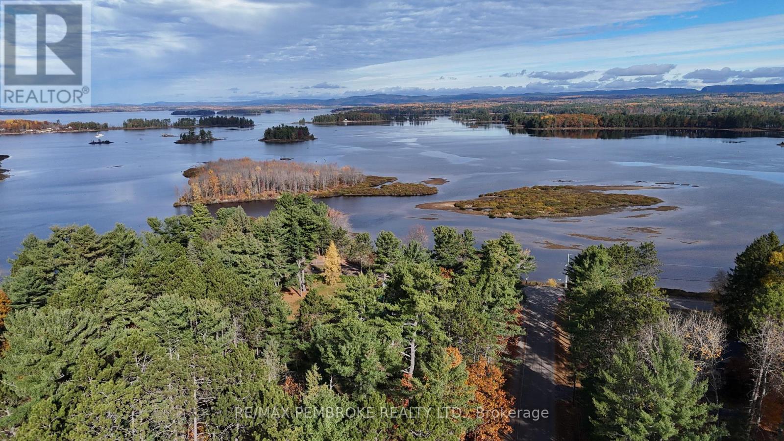 127 Alexandra Street, Petawawa, Ontario  K8H 2R2 - Photo 39 - X12484285