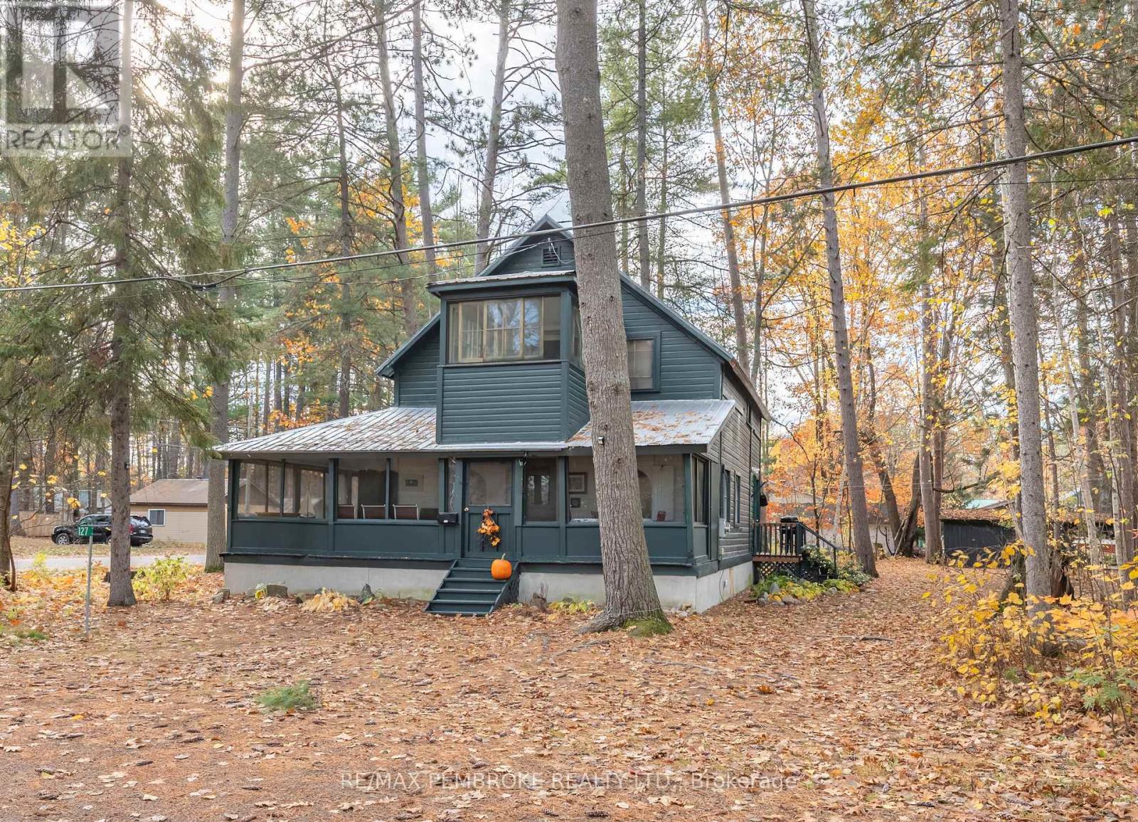 127 Alexandra Street, Petawawa, Ontario  K8H 2R2 - Photo 4 - X12484285