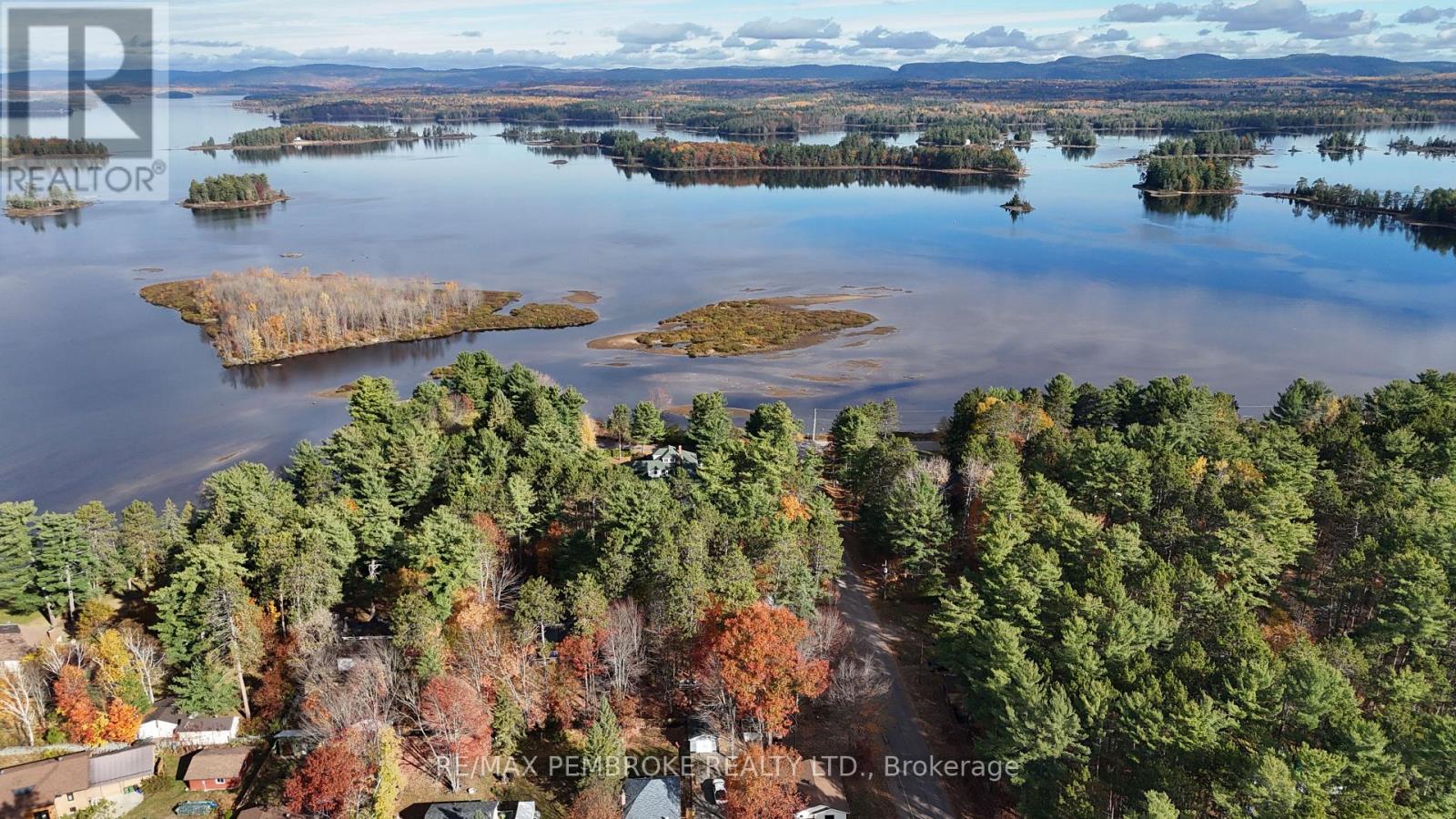 127 Alexandra Street, Petawawa, Ontario  K8H 2R2 - Photo 42 - X12484285