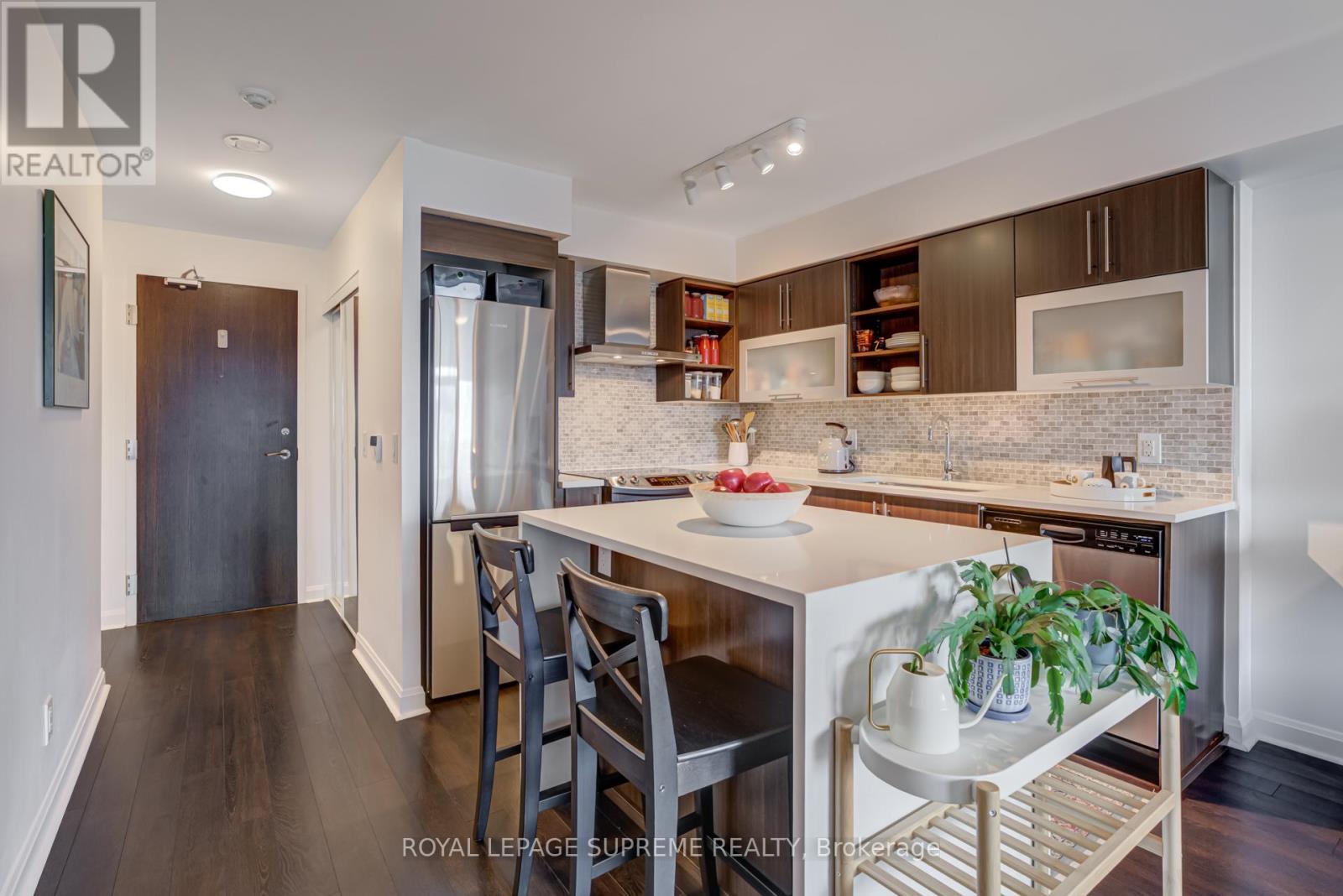 1906 - 1 Michael Power Place, Toronto (Islington-City Centre West), Ontario  M9A 0A1 - Photo 2 - W12483128