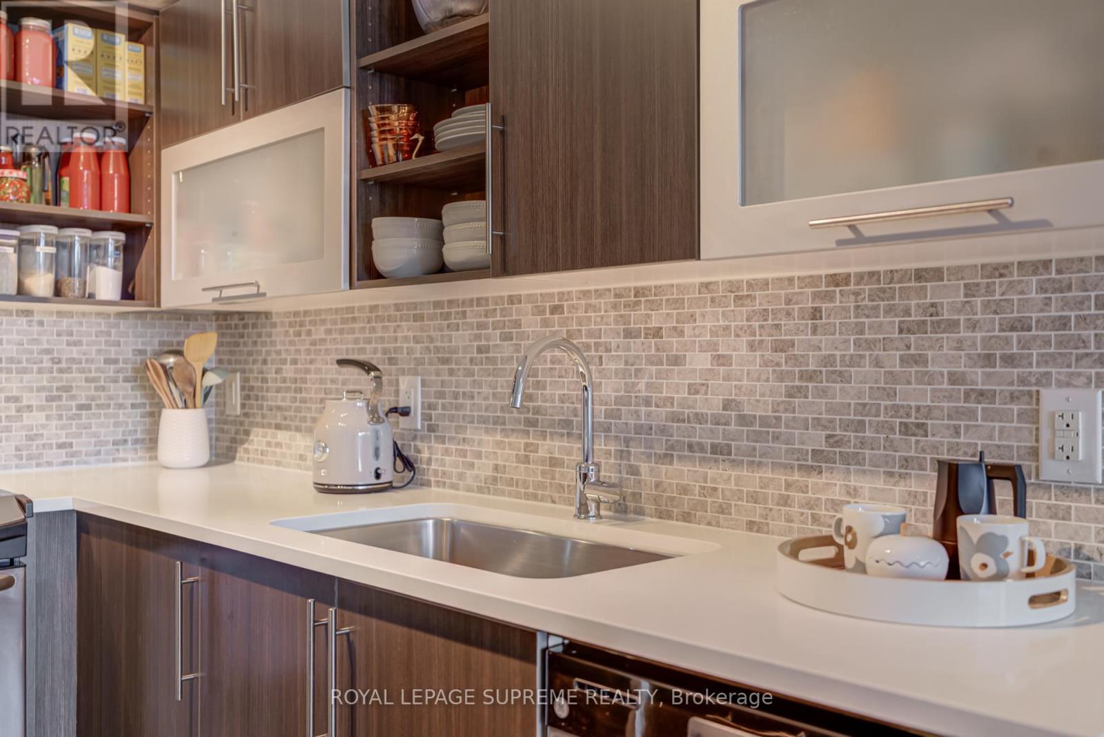 1906 - 1 Michael Power Place, Toronto (Islington-City Centre West), Ontario  M9A 0A1 - Photo 5 - W12483128