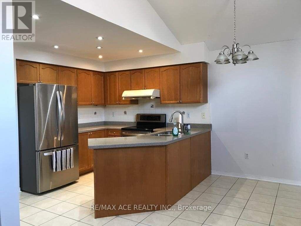 Main - 42 Feather Reed Way, Brampton, Ontario  L6R 3A3 - Photo 6 - W12484143