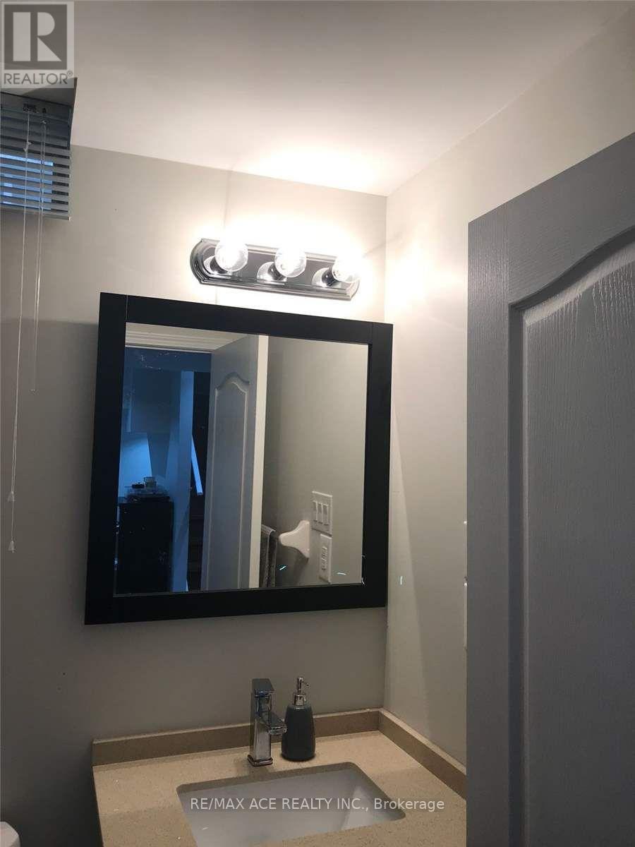 Main - 42 Feather Reed Way, Brampton, Ontario  L6R 3A3 - Photo 7 - W12484143