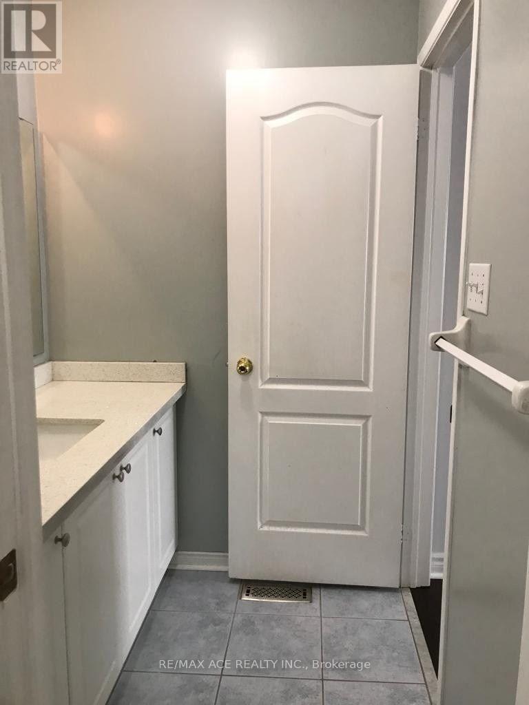 Main - 42 Feather Reed Way, Brampton, Ontario  L6R 3A3 - Photo 8 - W12484143