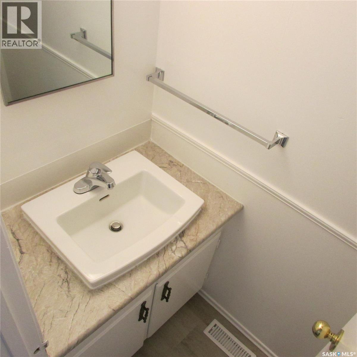 73 Spruceview Road, Regina, Saskatchewan  S4R 0E1 - Photo 12 - SK021800