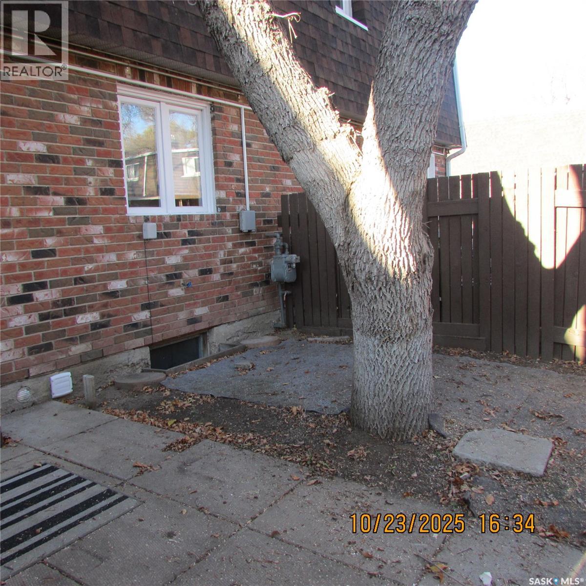 73 Spruceview Road, Regina, Saskatchewan  S4R 0E1 - Photo 4 - SK021800