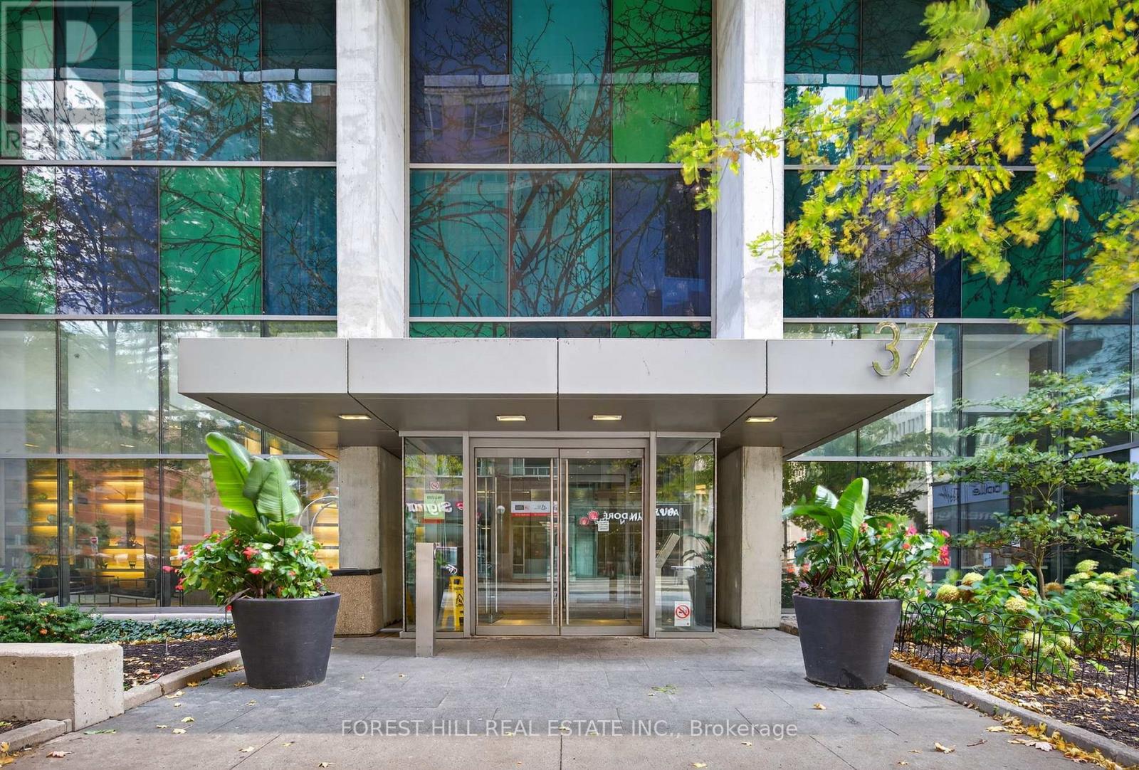 3109 - 37 Grosvenor Street, Toronto, Ontario  M4Y 3G5 - Photo 2 - C12484270