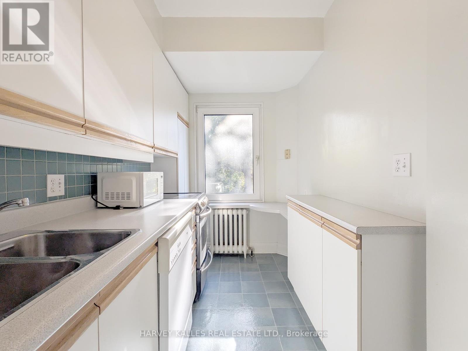 Upper - 95 Chatsworth Drive, Toronto, Ontario  M4R 1R8 - Photo 11 - C12442423