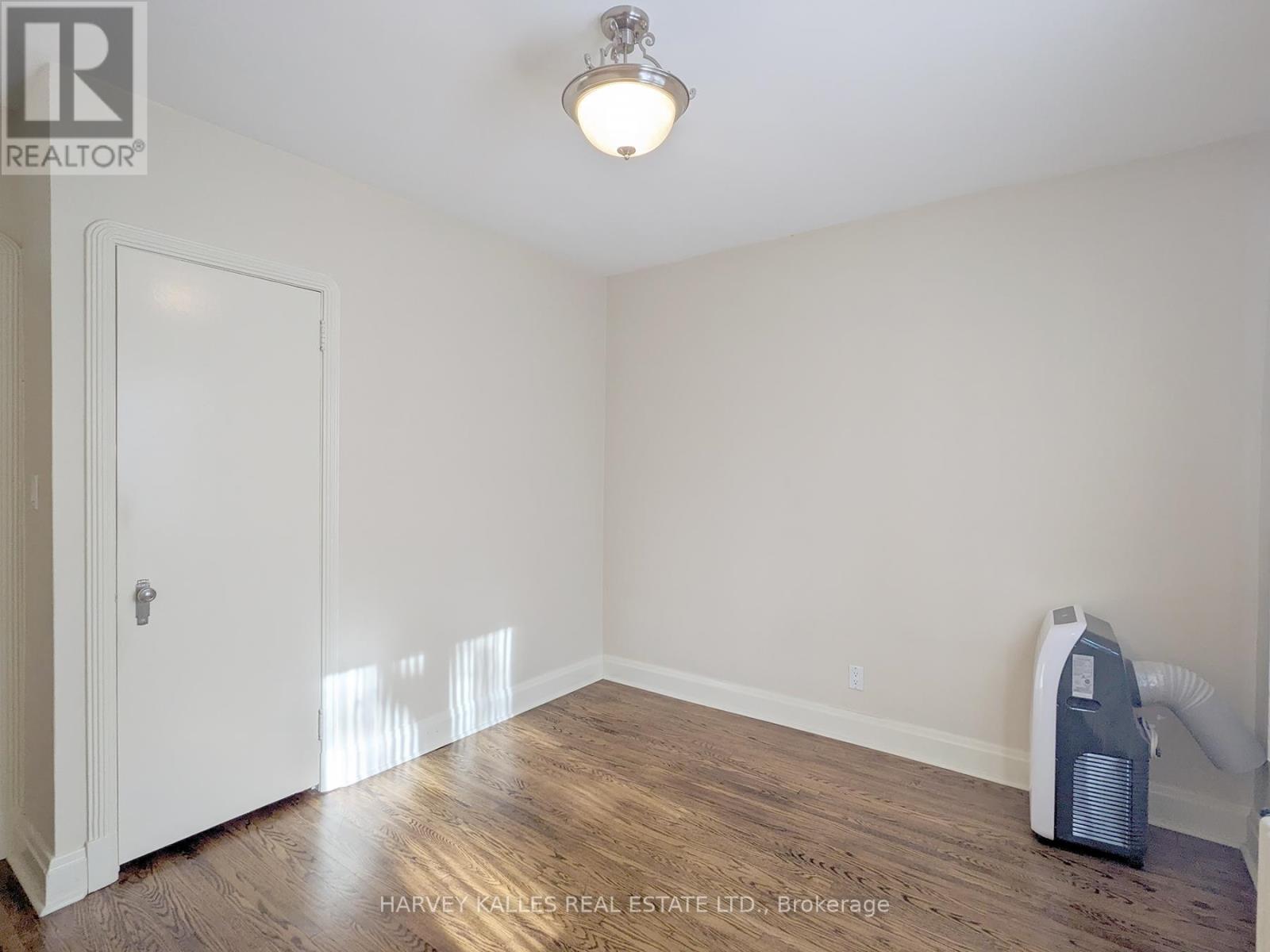 Upper - 95 Chatsworth Drive, Toronto, Ontario  M4R 1R8 - Photo 14 - C12442423