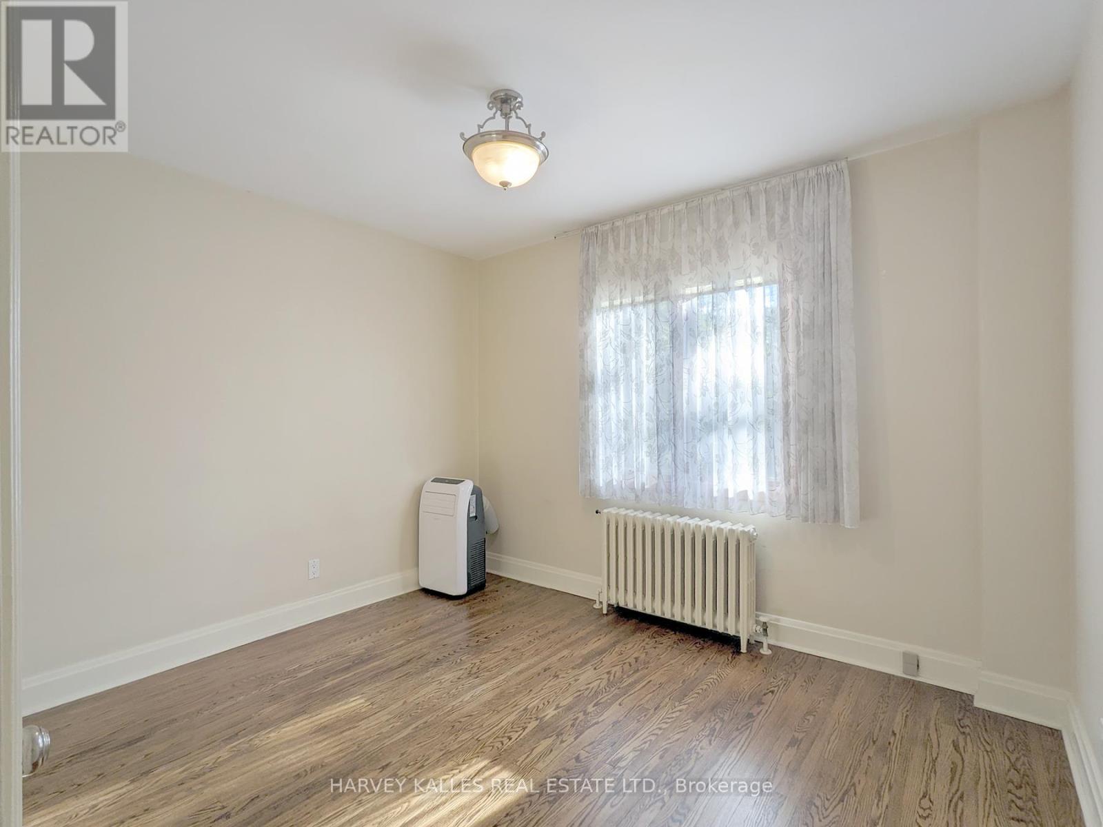 Upper - 95 Chatsworth Drive, Toronto, Ontario  M4R 1R8 - Photo 13 - C12442423