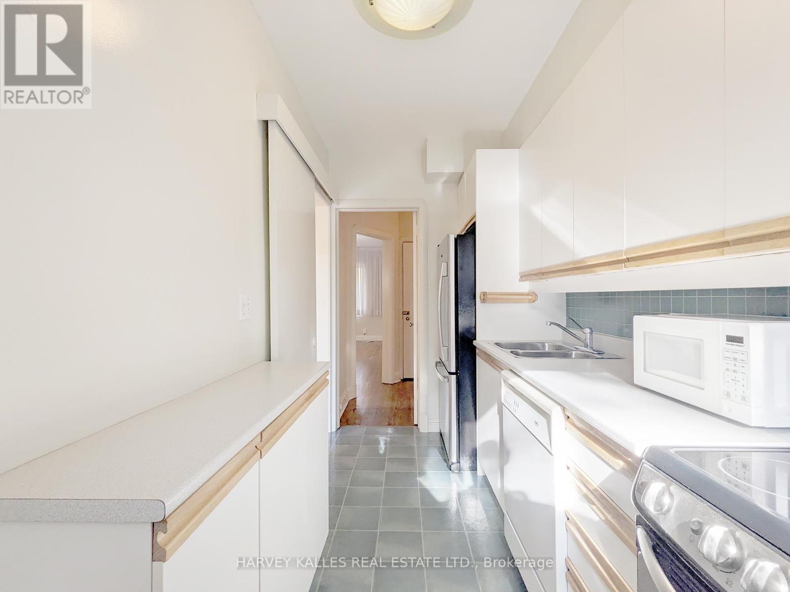 Upper - 95 Chatsworth Drive, Toronto, Ontario  M4R 1R8 - Photo 12 - C12442423
