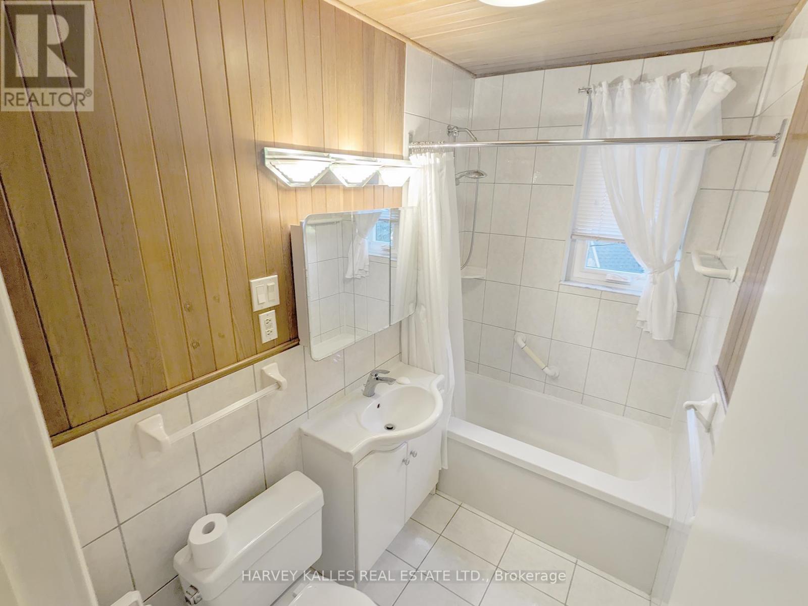 Upper - 95 Chatsworth Drive, Toronto, Ontario  M4R 1R8 - Photo 16 - C12442423